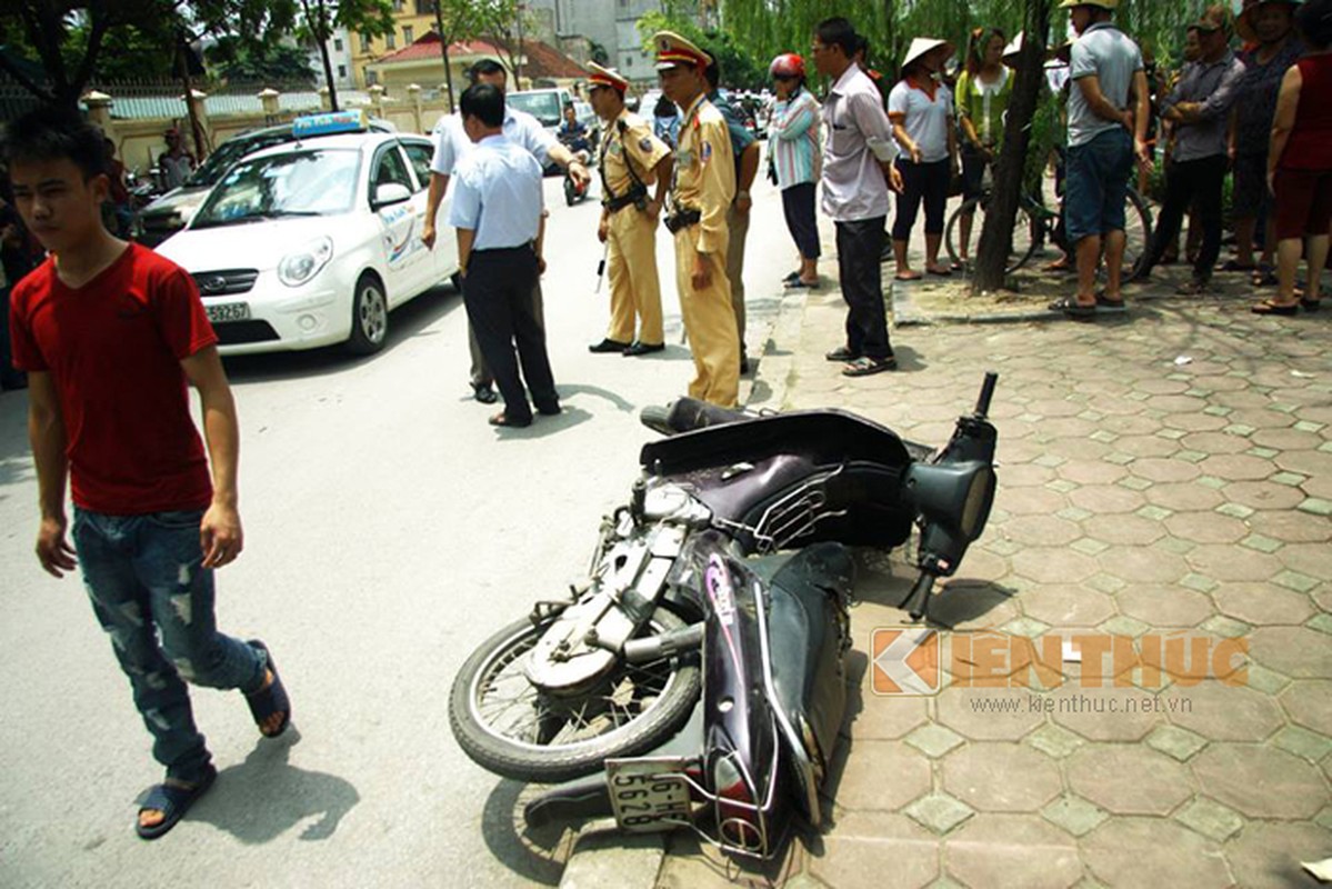 Taxi Group lao thang xuong song To Lich roi chim nghim-Hinh-4